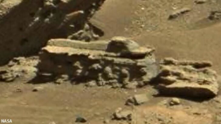 Anomaly Hunter Spots 'Tomb' on Mars