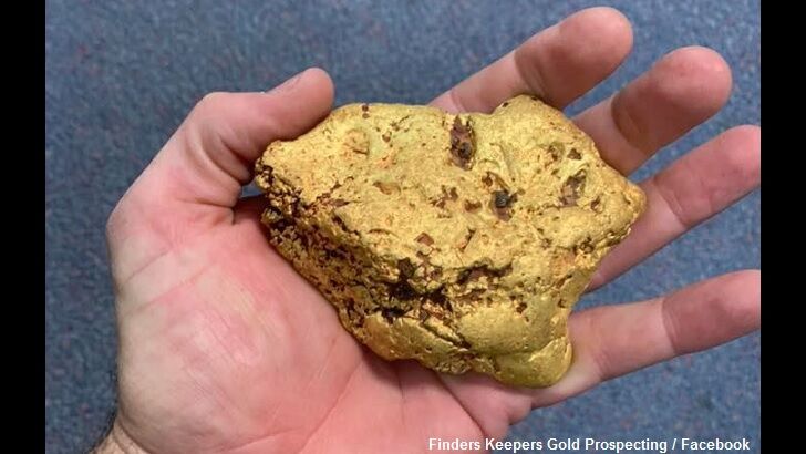 Australian Man Finds Huge Gold Nugget