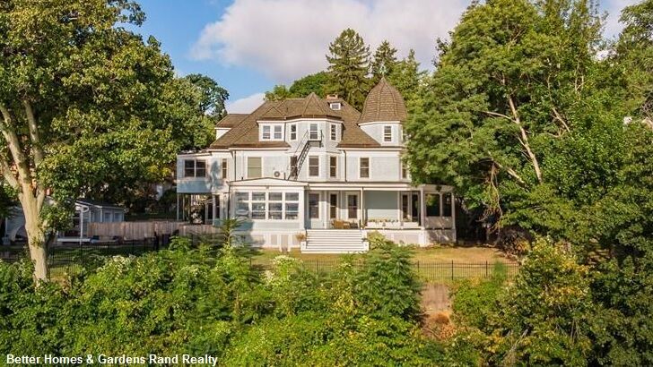 'Legally Haunted' Mansion for Sale