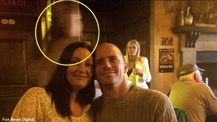 Ghost From Titanic Appears Behind Couple at Pub?