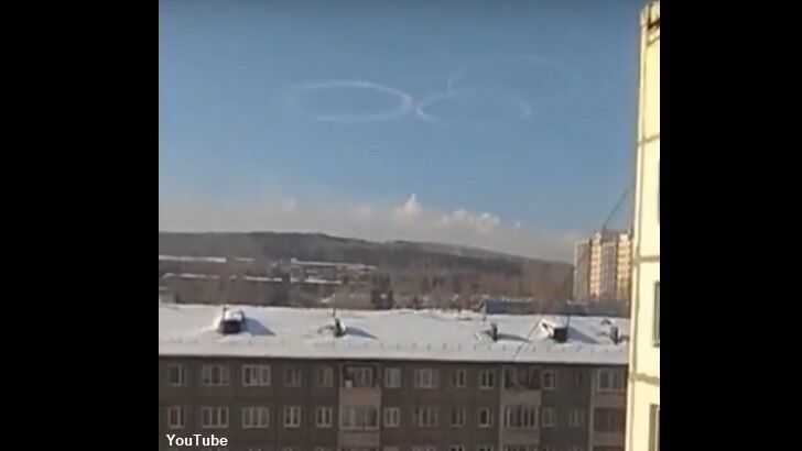 Video: Odd Rings Appear in Russian Sky