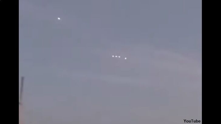 Watch: Illuminated Skydivers Spark Mass 'UFO' Sighting Over Ohio?