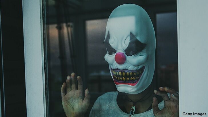 Peeping Clown Terrifies Teens