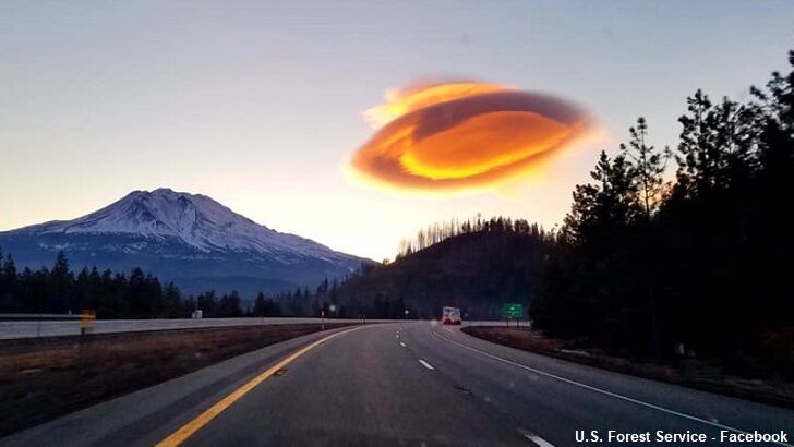 'UFO' Cloud Spotted Near Mt. Shasta