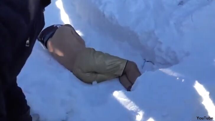 Video: Russian Stuntman Survives Being Buried in Snow for 13 Minutes