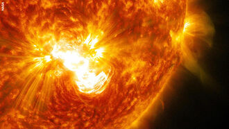 Giant Solar Flare Erupts