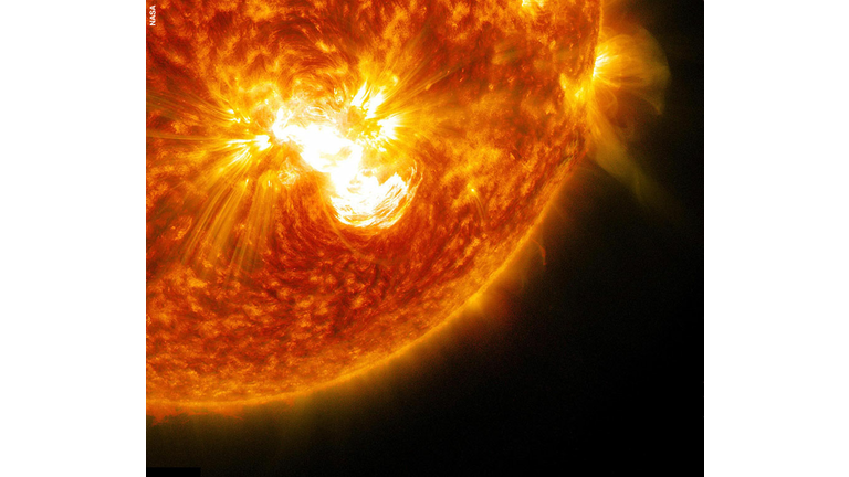 Giant Solar Flare Erupts