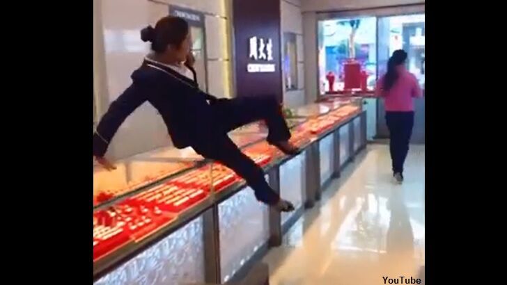 Video: Cruel Jewelry Store Prank Becomes Viral Sensation in China