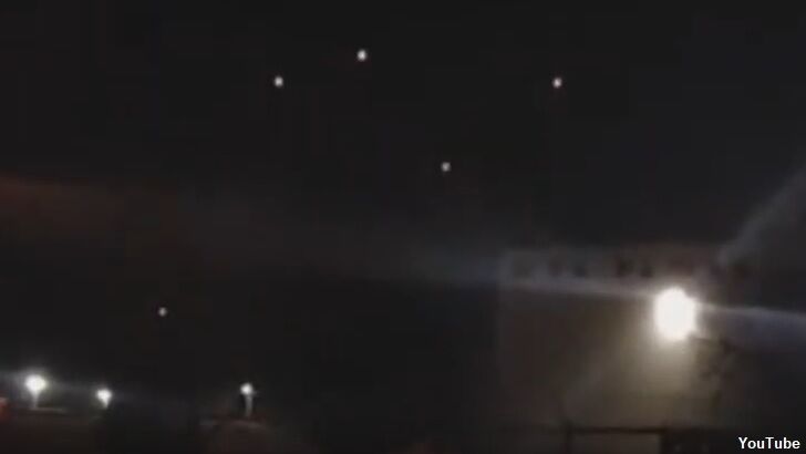 Video: Cluster of UFOs Spotted in Texas