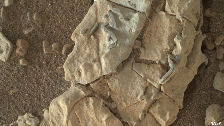 NASA Spots 'Stick Figures' on Mars