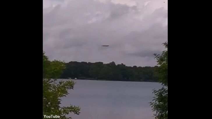 Video: UFO Filmed Over NC Lake