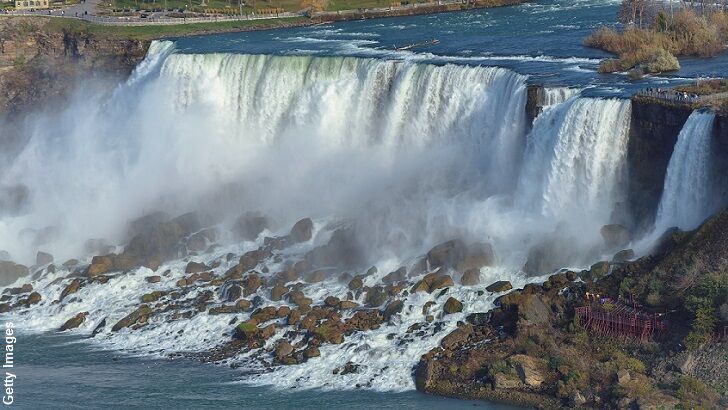 Daredevil's Second Stunt at Niagara Falls Turns Fatal