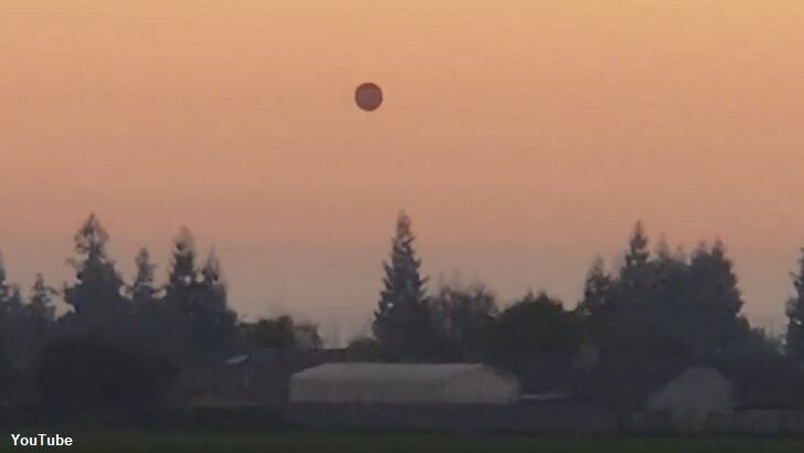 Watch: Odd UFO Filmed in California