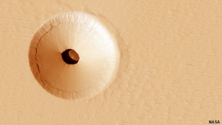 Curious Hole on Mars Could Harbor Life