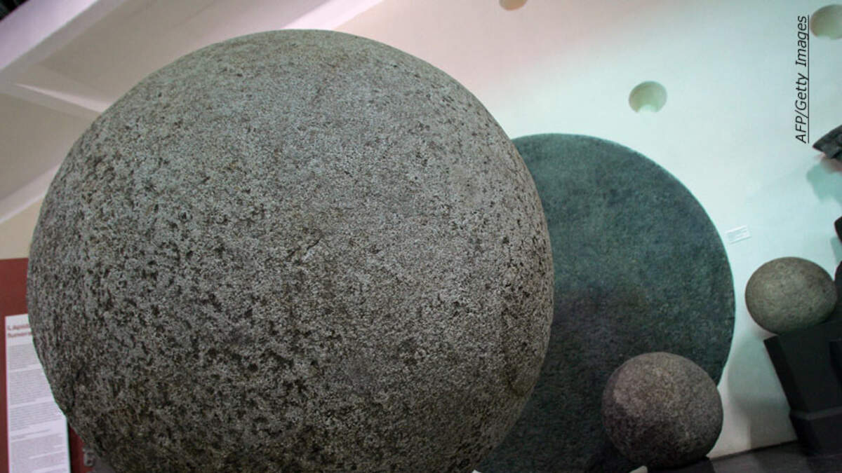 Stone huge. Каменные шары Коста-Рики Коста-Рика. Каменные шары. Каменный шарик. Каменные шары в Коста Рике.