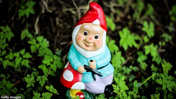 Committed Crook Steals 37 Garden Gnomes from Yard in Scotland