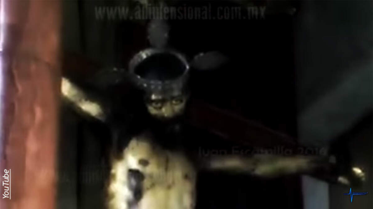 Статуя иисуса в часовне мексике. Христос открыл глаза. Статуя иисуса с открытыми глазами. Статуя иисуса открыла глаза. Иисус христос открыл глаза.