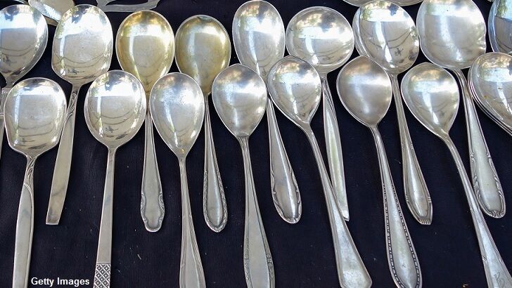 Indian City Struck by Spoon Crisis