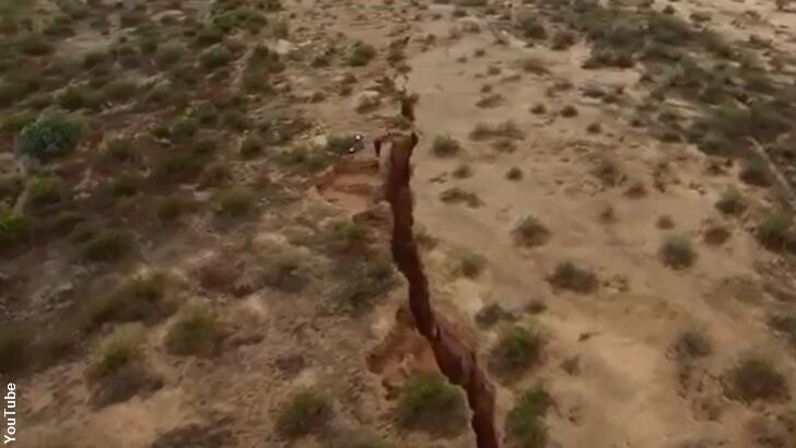Video: Enormous Crack Forms in Arizona Desert