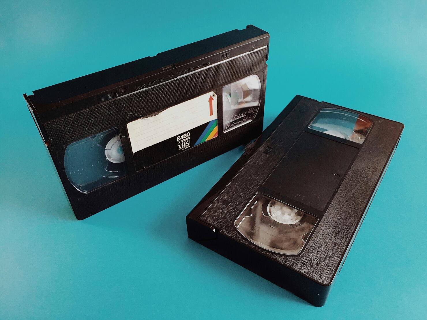 2 VHS casettes