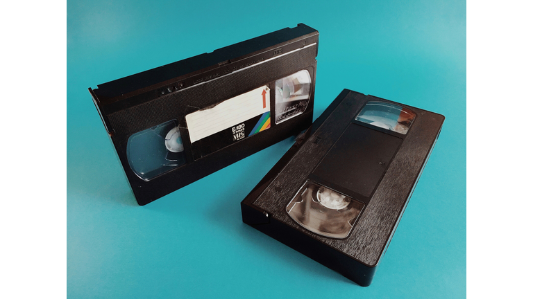 2 VHS casettes