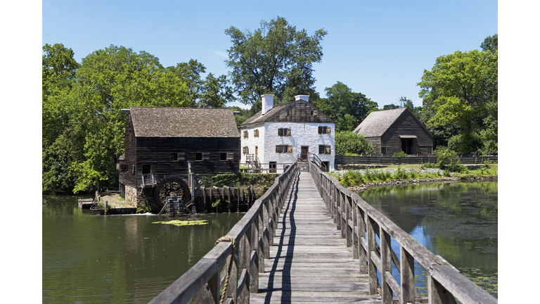 USA, New York State, Hudson Valley, Philipsburg Manor, Sleepy Hollow, historical footbridge and buildings