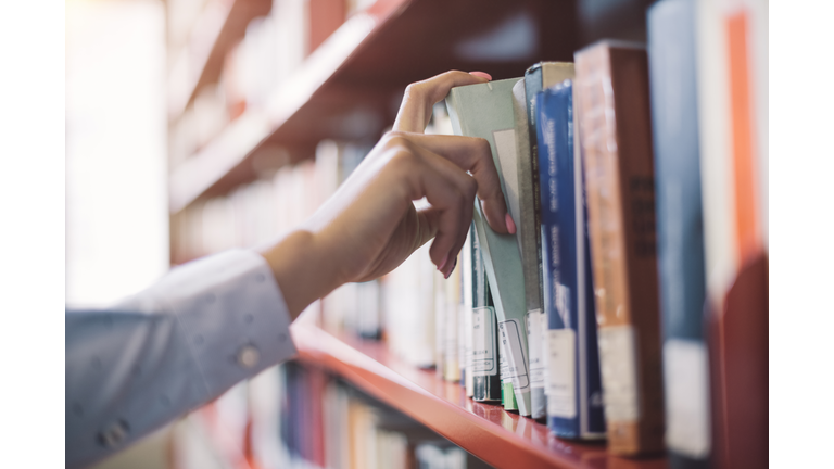 Student searching books