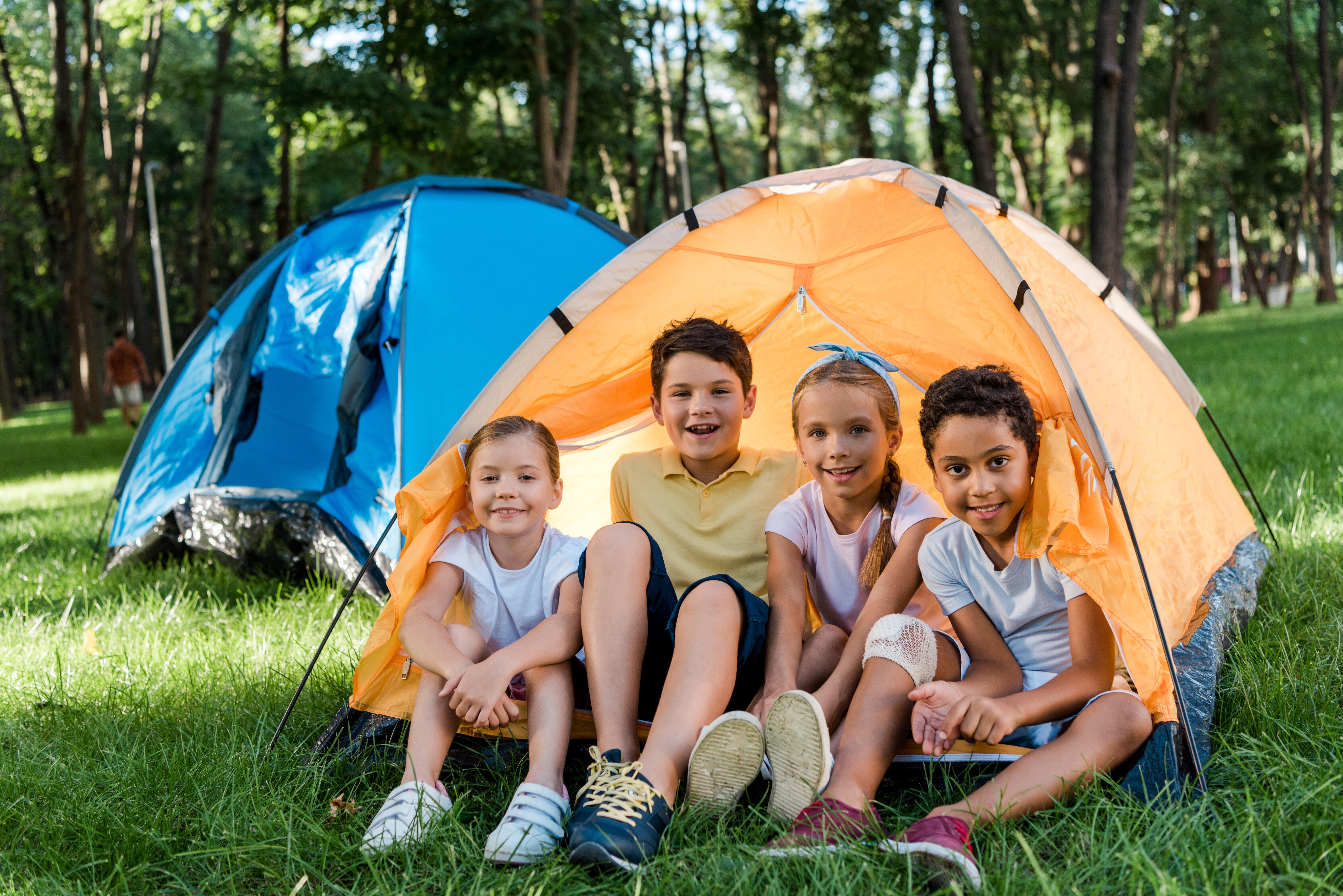 Camping for kids. Детский лагерь. Дети в лагере. Летний лагерь. Детский летний лагерь.