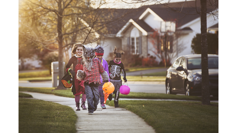 children trick-or-treating