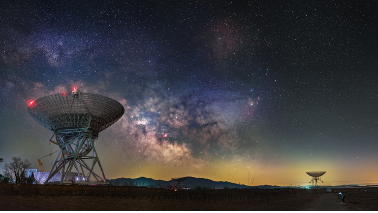 Searching for Aliens / Area 51 Portal