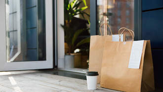 National News - Doorbell Camera Captures Delivery Woman Pepper Spraying Customer's Food