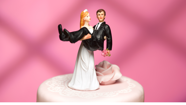 bride and groom wedding figurines