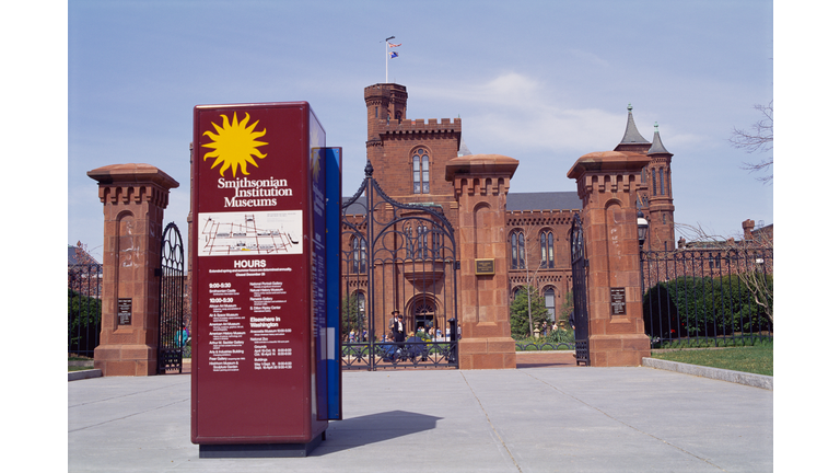 Map stand by entrance to Smithsonian Institution