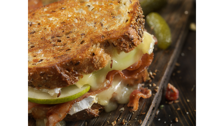 Grilled Cheese Sandwich with Bacon, Brie and Pear