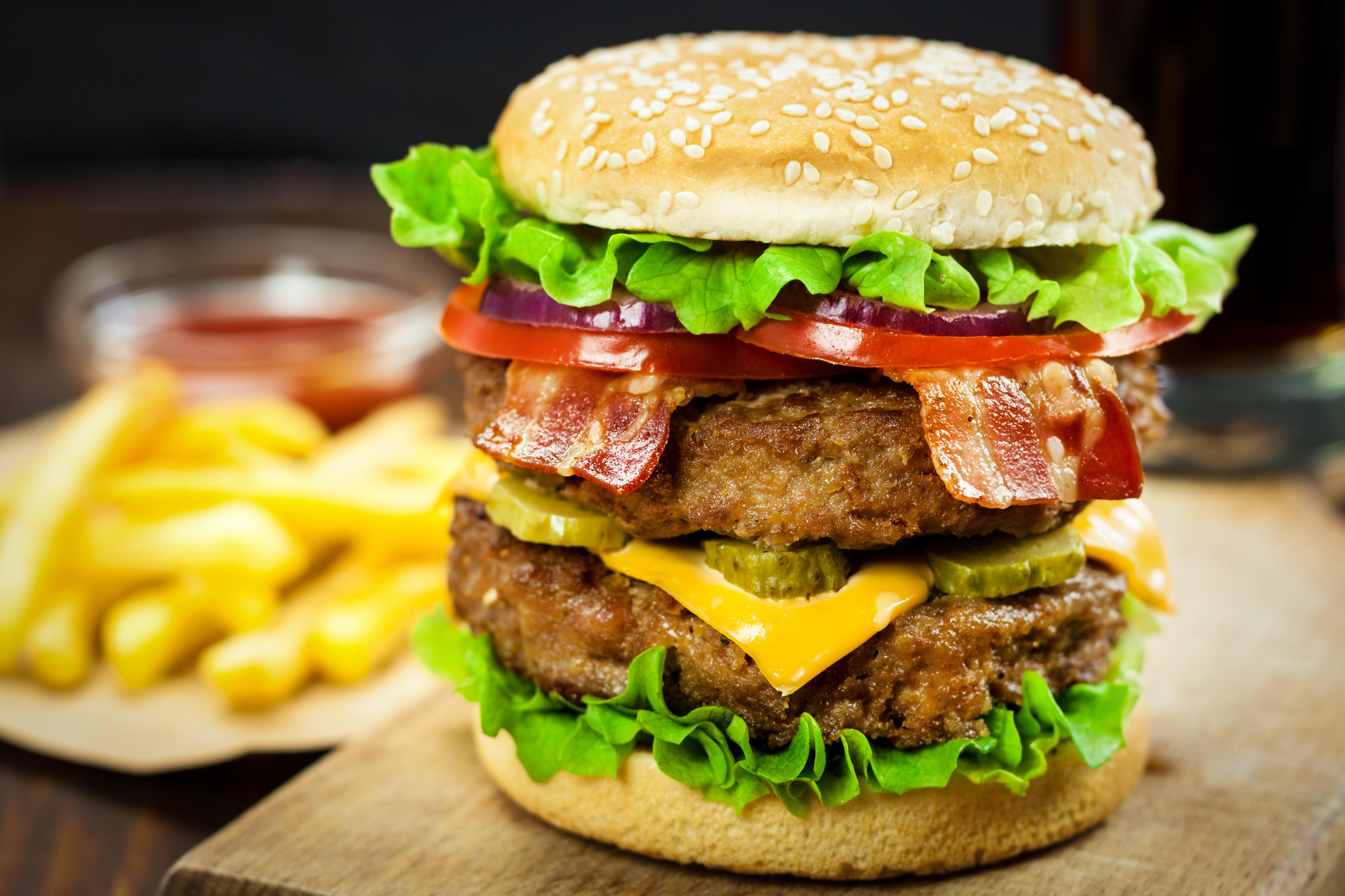 Restaurant Serving 'Gigantic' Burger Has The Best Burger & Fries In ...