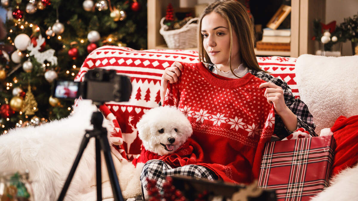 Meet Tucker, the 'influencer' Golden Retriever who earns $1 million a year