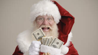 Kerry Collins - GOOD NEWS! CEO Gives Away $35K In A Week To Random Shoppers for Christmas!