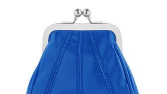 Firefighter Drives An Hour To Return Woman’s Lost Purse