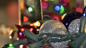 Study: People Who Put Up Christmas Decorations Early, Happier, Healthier