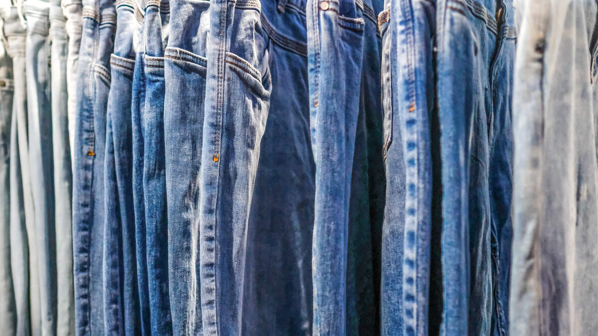 How To Organize Your Jeans! | WiLD 94.9 | The JV Show