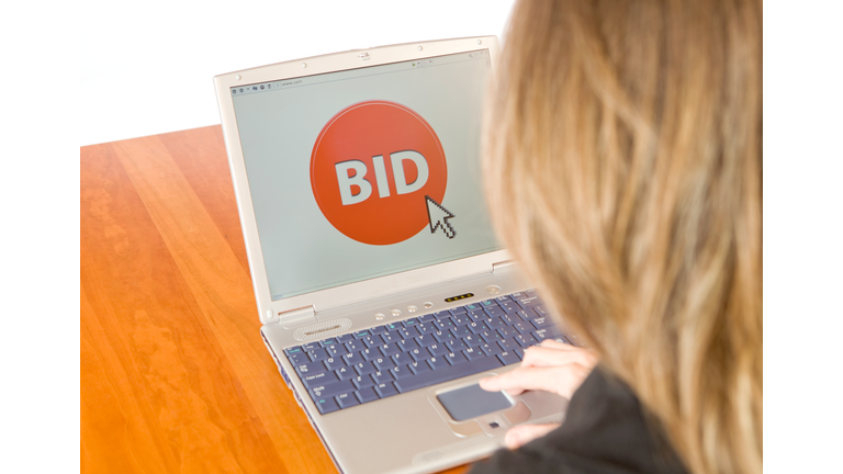 Female Bidding on an Online Auction