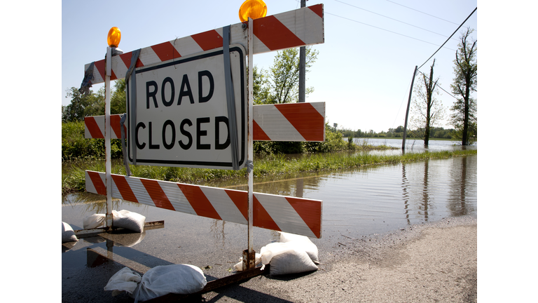 Flood closing highway