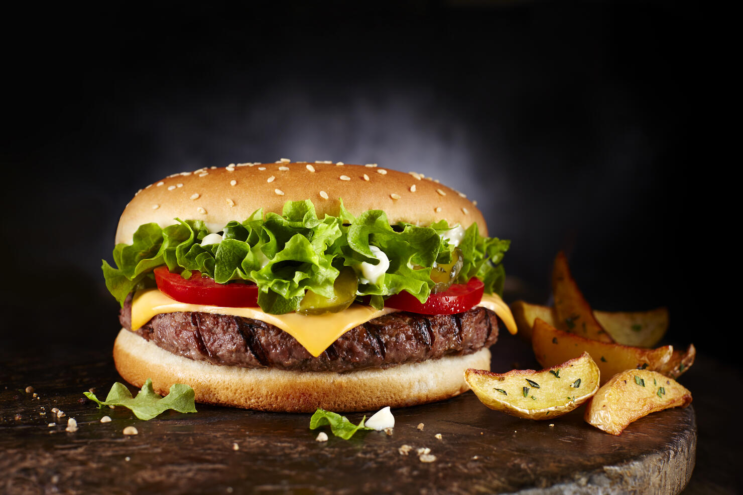 Cheeseburger and potato wedges
