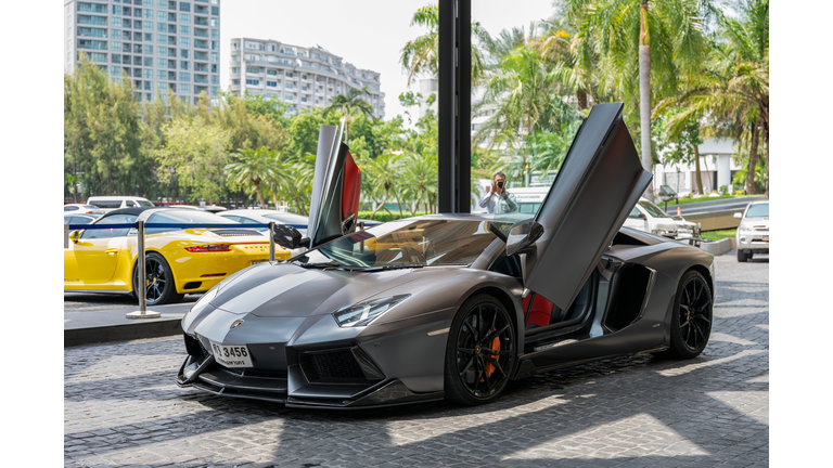 Dodgers' Miguel Rojas had his Lamborghini broken into and