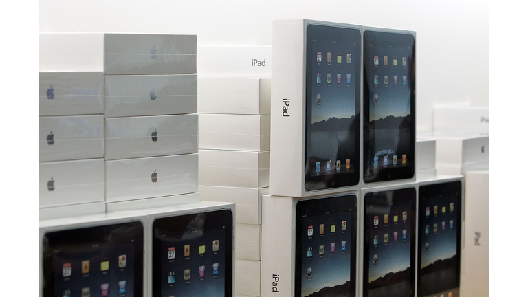 Apple iPad Arrives In Stores