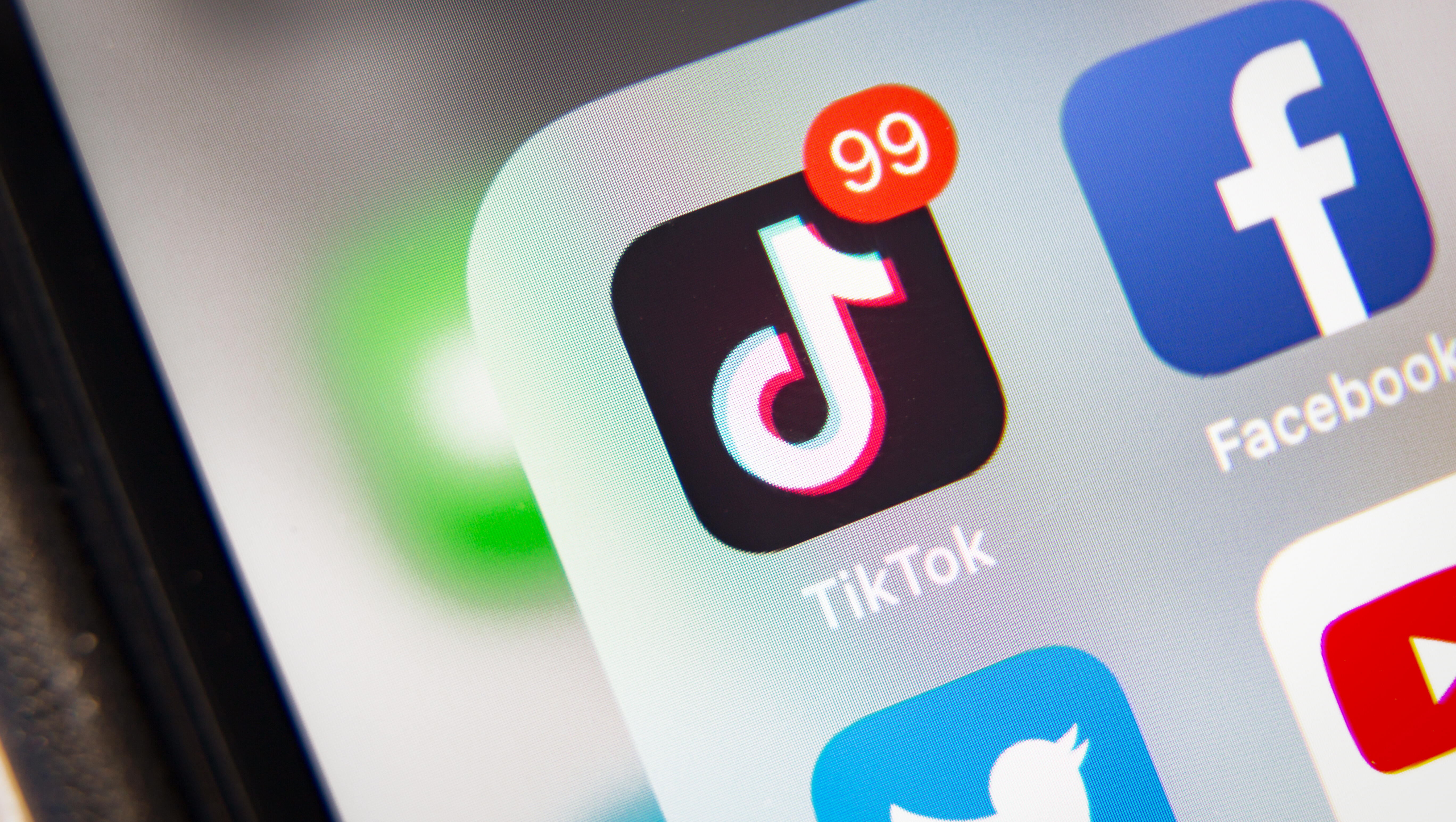 Cheerleaders on Probation for TikTok School Shooting Skit