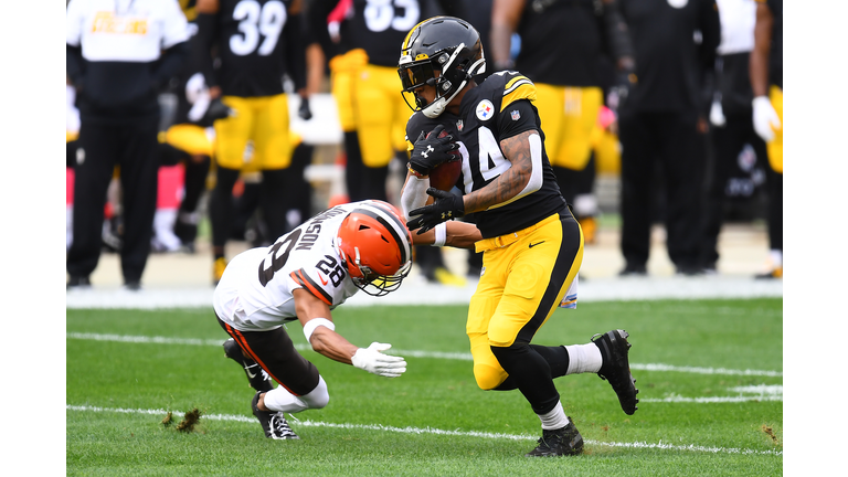 Cleveland Browns v Pittsburgh Steelers