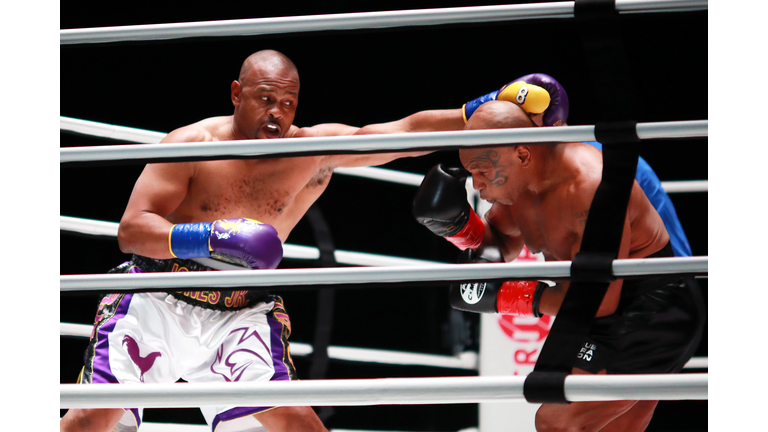 Mike Tyson vs Roy Jones Jr. (Getty Images)