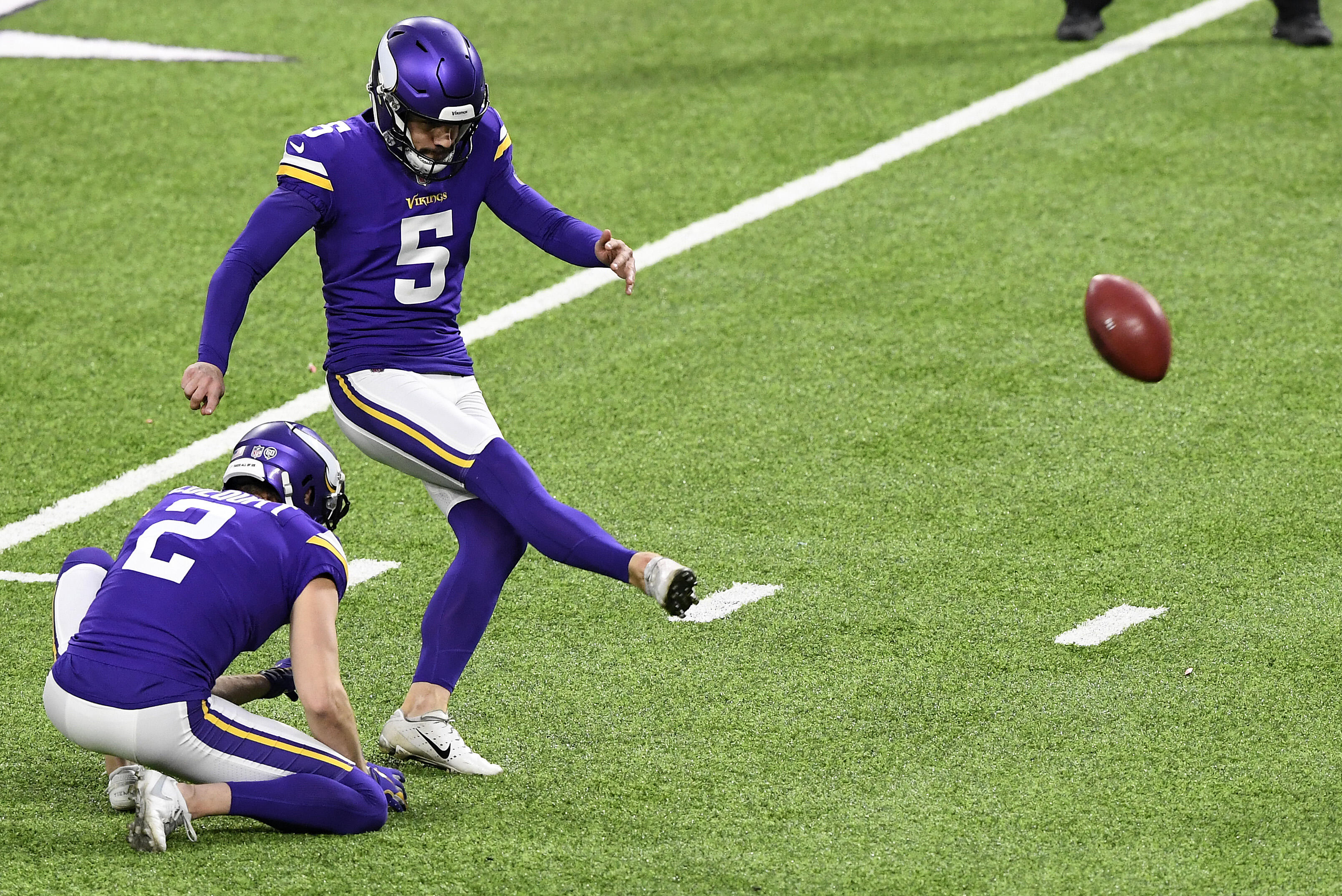 Vikings' Dan Bailey misses four kicks in 26-14 loss at Tampa Bay