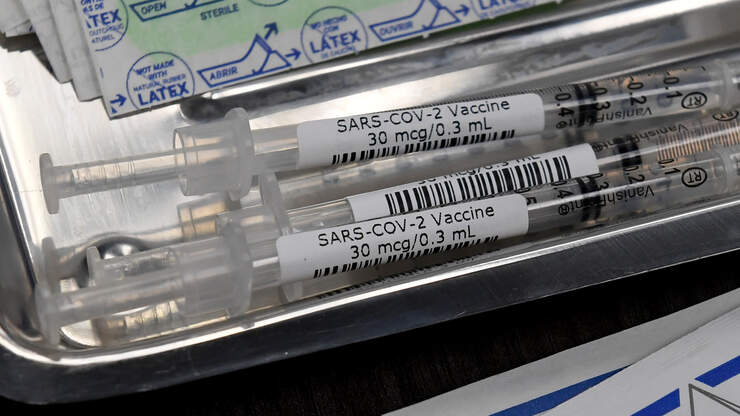 U.S. health care worker suffers severe allergic effects to COVID vaccine